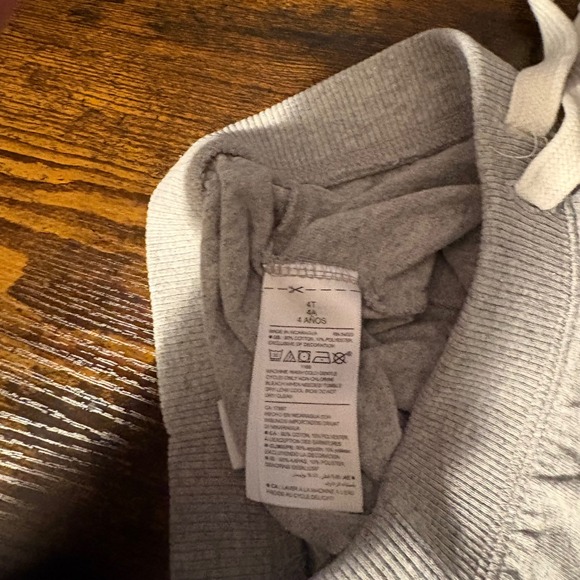 Old Navy Gray Sweat Shorts Elastic Waist Drawstring Casual (Kids 4T) - Picture 4 of 4